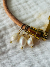 Load image into Gallery viewer, Leather Pearl Bracelet 2