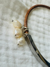 Load image into Gallery viewer, Leather Pearl Bracelet 1