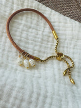 Load image into Gallery viewer, Leather Pearl Bracelet/Anklet 