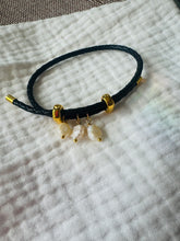 Load image into Gallery viewer, Black Leather Pearl Bracelet 