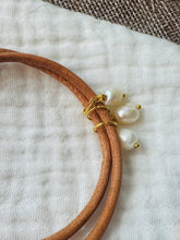 Load image into Gallery viewer, Leather Pearl Bracelet 4