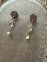 Load image into Gallery viewer, Earthly Pearl Earrings