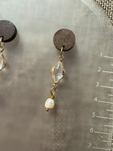 Load image into Gallery viewer, Earthly Pearl Earrings