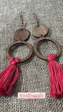 Load image into Gallery viewer, Woodie Tassels Earrings