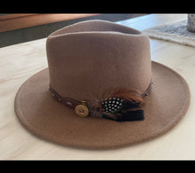 Load image into Gallery viewer, Feathered Frog hat pins