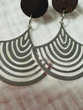 Load image into Gallery viewer, Sliver Fan Earrings
