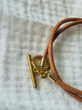 Load image into Gallery viewer, Leather Pearl Bracelet 4
