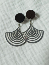 Load image into Gallery viewer, Sliver Fan Earrings
