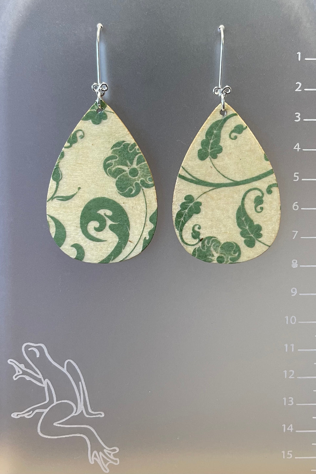 Leafy Green earrings ￼