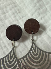 Load image into Gallery viewer, Sliver Fan Earrings
