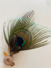 Load image into Gallery viewer, Feathered Frog hat pins
